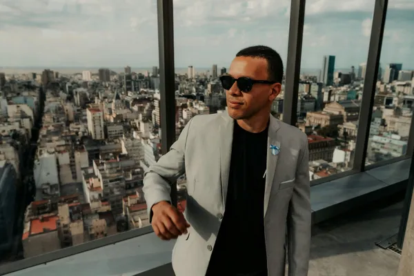 《為什麼成熟男人選擇包養？不是寂寞，而是現代社會讓我們沒有地方安放真心》